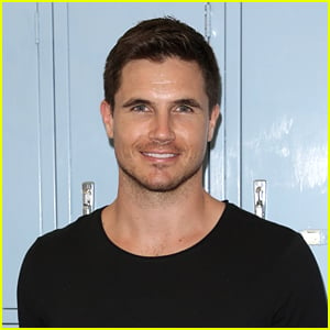 Robbie Amell Says 'True Jackson VP' Cast Texted Each Other After Reboot Rumors