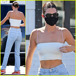 Kendall Jenner Looks Cute in Her White Crop Top & Jeans!