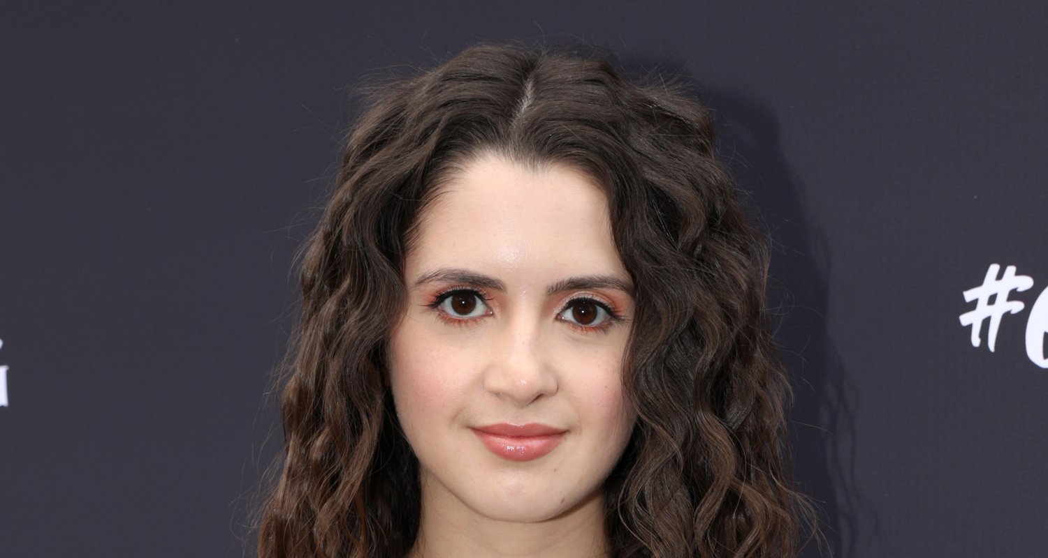 Laura Marano Drops New Song ‘Honest With You’ 3 Years After Making It(02)