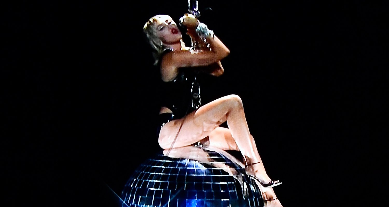 Miley Cyrus Does ‘wrecking Ball’ Part 2 With ‘midnight Sky’ Performance At Vmas 2020 Mtv Vmas