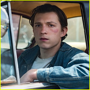 Tom Holland & Robert Pattinson Star In First Look Photos From New Movie 'The Devil All The Time'
