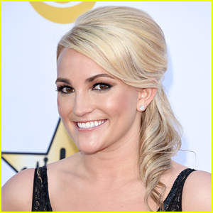 Jamie Lynn Spears Debuts Follow Me Zoey 101 Remix With Chantel Jeffries Listen Chantel Jeffries First Listen Jamie Lynn Spears Music Just Jared Jr