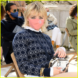 Maisie Williams Sits Front Row at Chloe Fashion Show in Paris