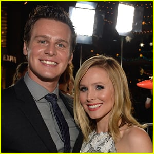 'Frozen' Couple Kristen Bell & Jonathan Groff Reuniting For New Live Action Movie Musical