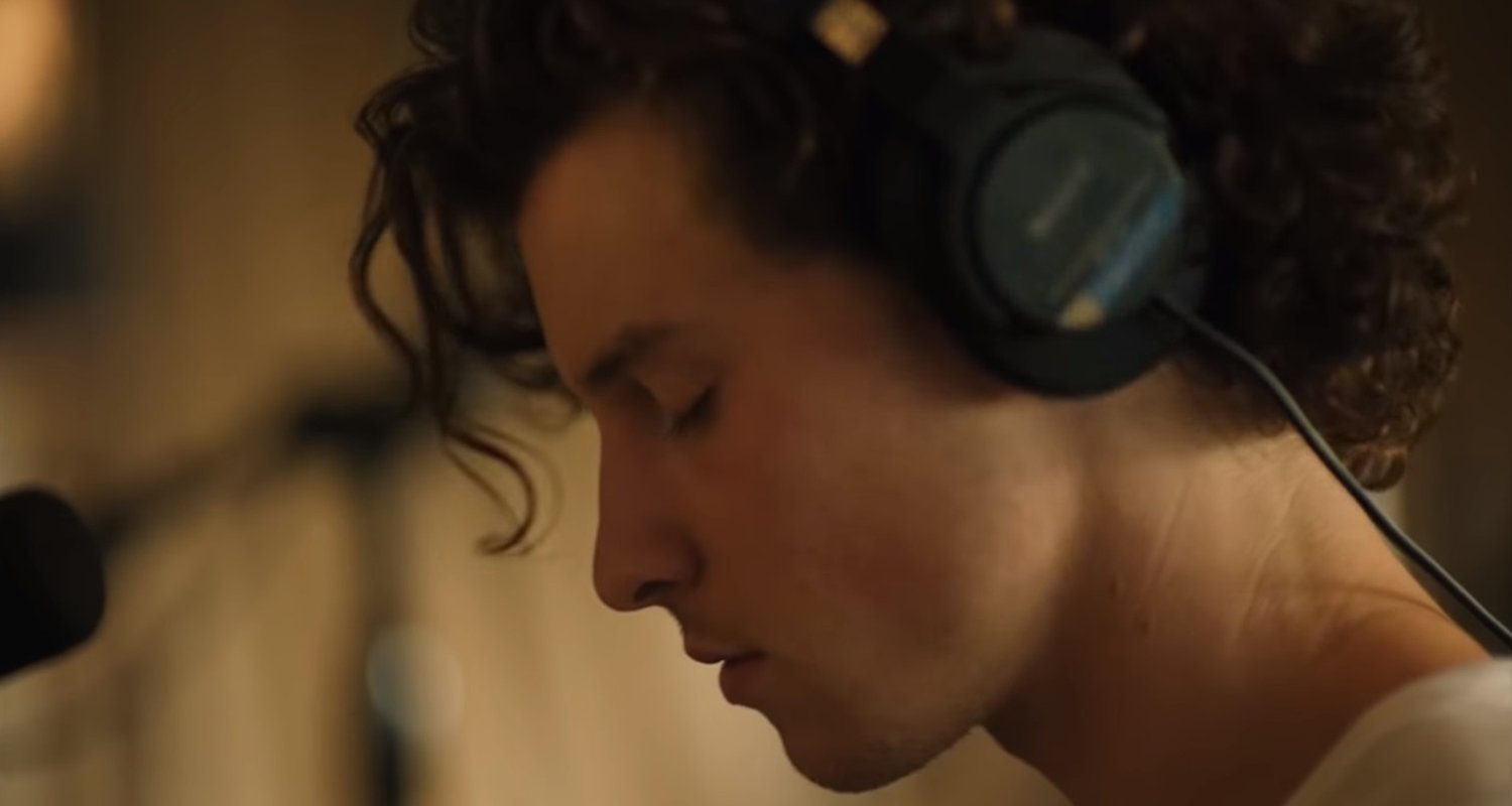 Films Et Séries Tv Avec Shawn Mendes Shawn Mendes Works On The Song ‘Wonder’ In New ‘In Wonder’ Clip – Watch