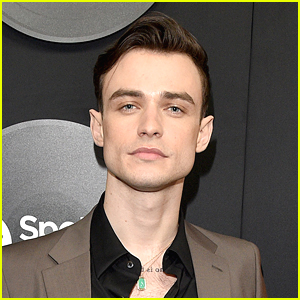 Thomas Doherty Surprised His Family For the Holidays (Video)