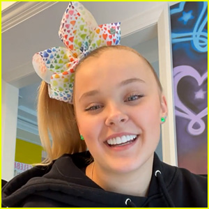 JoJo Siwa Talks to Fans About Her Coming Out on Instagram Live