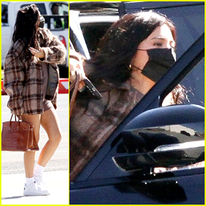 Kylie Jenner Arrives For Private Flight For Weekend Getaway