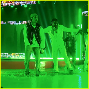 Justin Bieber & Quavo Jump In Slime After Kids' Choice Awards Performance (Video)