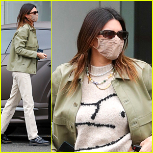 Kendall Jenner Steps Out For Lunch With Friends in Beverly Hills