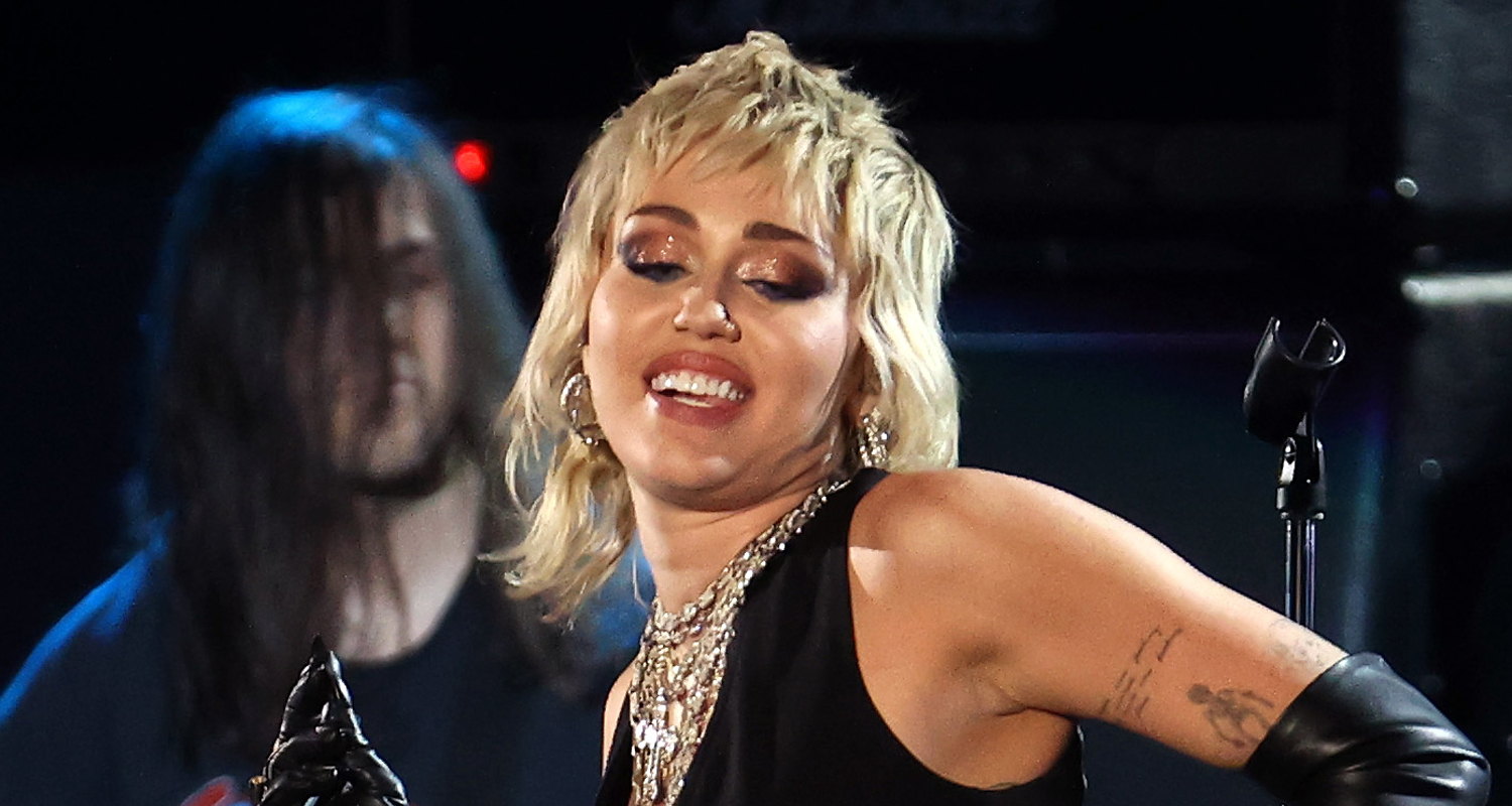 Miley Cyrus Becomes 1 of 3 Female Artists To Do This… | Miley Cyrus ...