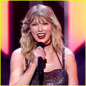 Taylor Swift's 'Fearless (Taylor's Version)' Rebounds to Number One