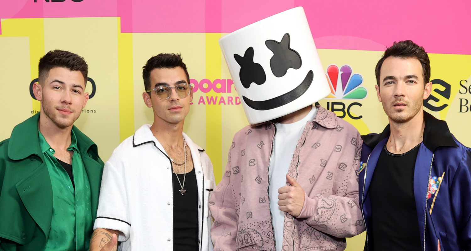 Nick Jonas Joined By Jonas Brothers Marshmello On Billboard Music Awards 2021 Carpet 2021 Billboard Music Awards Billboard Music Awards Joe Jonas Jonas Brothers Kevin Jonas Marshmello Nick Jonas Priyanka