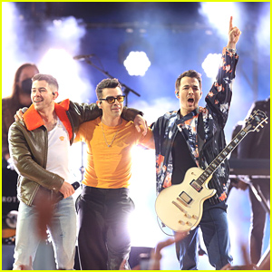 Jonas Brothers Tease New Song 'Remember This' During Billboard Music Awards Performance!