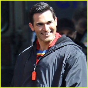 Tyler Hoechlin's Superman Suit Looks Very Different In New 'Superman & Lois' Set Photos