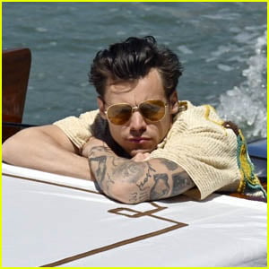 Harry Styles Soaks Up the Sun As He Arrives in Venice via Water Taxi