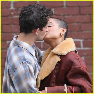 Jordan Alexander & Eli Brown Kiss In New 'Gossip Girl' Set Photos!