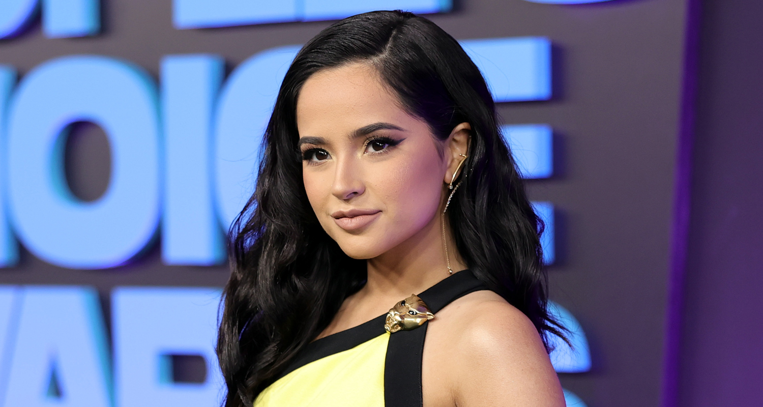 Becky G Shows Some Leg At Peoples Choice Awards People S Choice Awards Becky G
