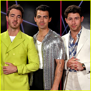 Jonas Brothers Announce New Mini-Series 'Moments Between The Moments'