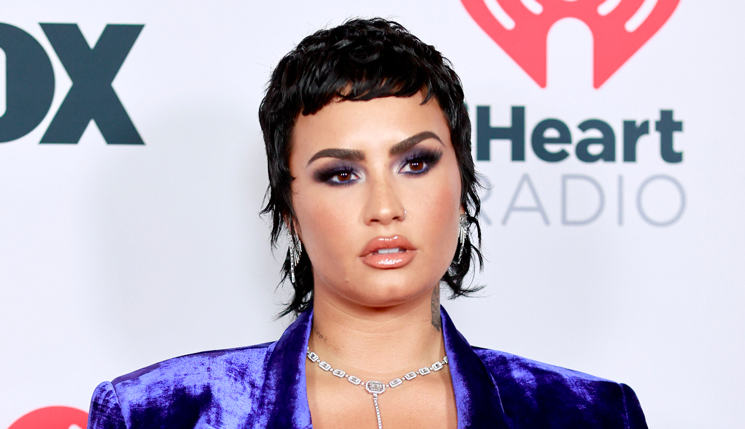 Demi Lovato Debuts Newly Shaved Head on Christmas Eve | Demi Lovato ...