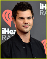 Taylor Lautner Shows Off Fit Physique With New Selfie