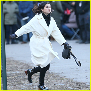 Selena Gomez Races Down The Sidewalk While Filming 'Only Murders' in NYC