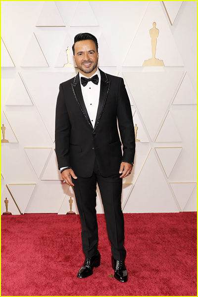Luis Fonsi on the red carpet at the Oscars