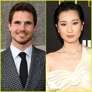 Robbie Amell & Meng'er Zhang Cast In 'The Witcher' Season 3 - Get the Details!