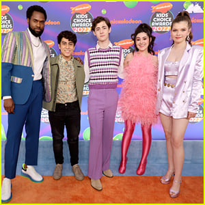 'Warped!' Cast Step Out for Kids' Choice Awards After Nickelodeon Crossover News!