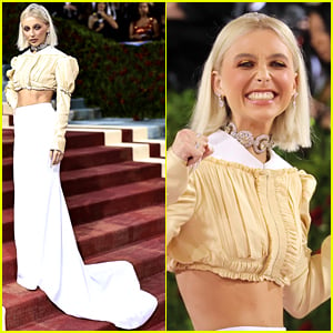 See Photos of Emma Chamberlain's 2021 Met Gala Dress