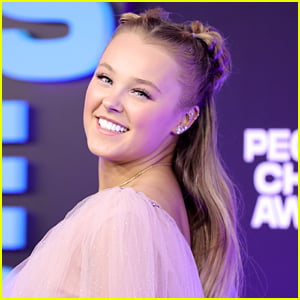 JoJo Siwa Claps Back at Critic of Her Being a Judge On 'SYTYCD': 'Literally Why Tweet This?'