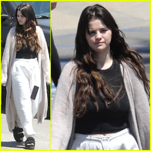 Selena Gomez Preps for Memorial Day with a Grocery Run