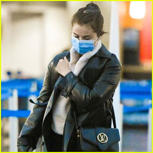 Selena Gomez Lands in NYC to Prepare for Her 'SNL' Hosting Debut