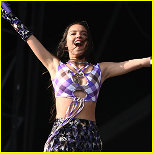 Olivia Rodrigo Blasts Supreme Court Justices While Performing at Glastonbury 2022 (Video)