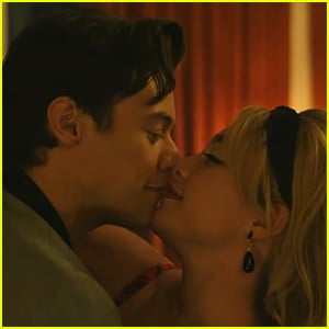 Florence Pugh & Harry Styles Kiss a Lot in New 'Don't Worry Darling' Trailer - Watch!