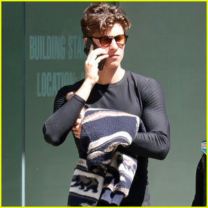 Shawn Mendes Chats on the Phone While Grabbing Breakfast in Vancouver