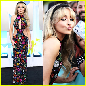 Sabrina Carpenter Snaps Photos with Fans While Arriving at the MTV VMAS 2022