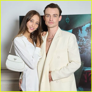 Thomas Doherty Gets Some Support from His Girlfriend Yasmin Wijnaldum at a Screening of 'The Invitation' in NYC
