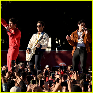 Jonas Brothers Hit the Stage for Performance at Global Citizen Festival 2022