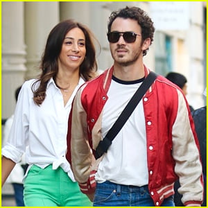 Danielle Deleasa Just Jared: Celebrity Gossip and Breaking