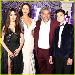 Jenna Ortega & Her Addams Family Reunite at 'Wednesday' Premiere (Photos)