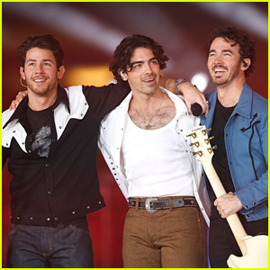 Jonas Brothers' Thanksgiving Day Halftime Show Featured Cameo From Kevin's Daughters - Watch Now!