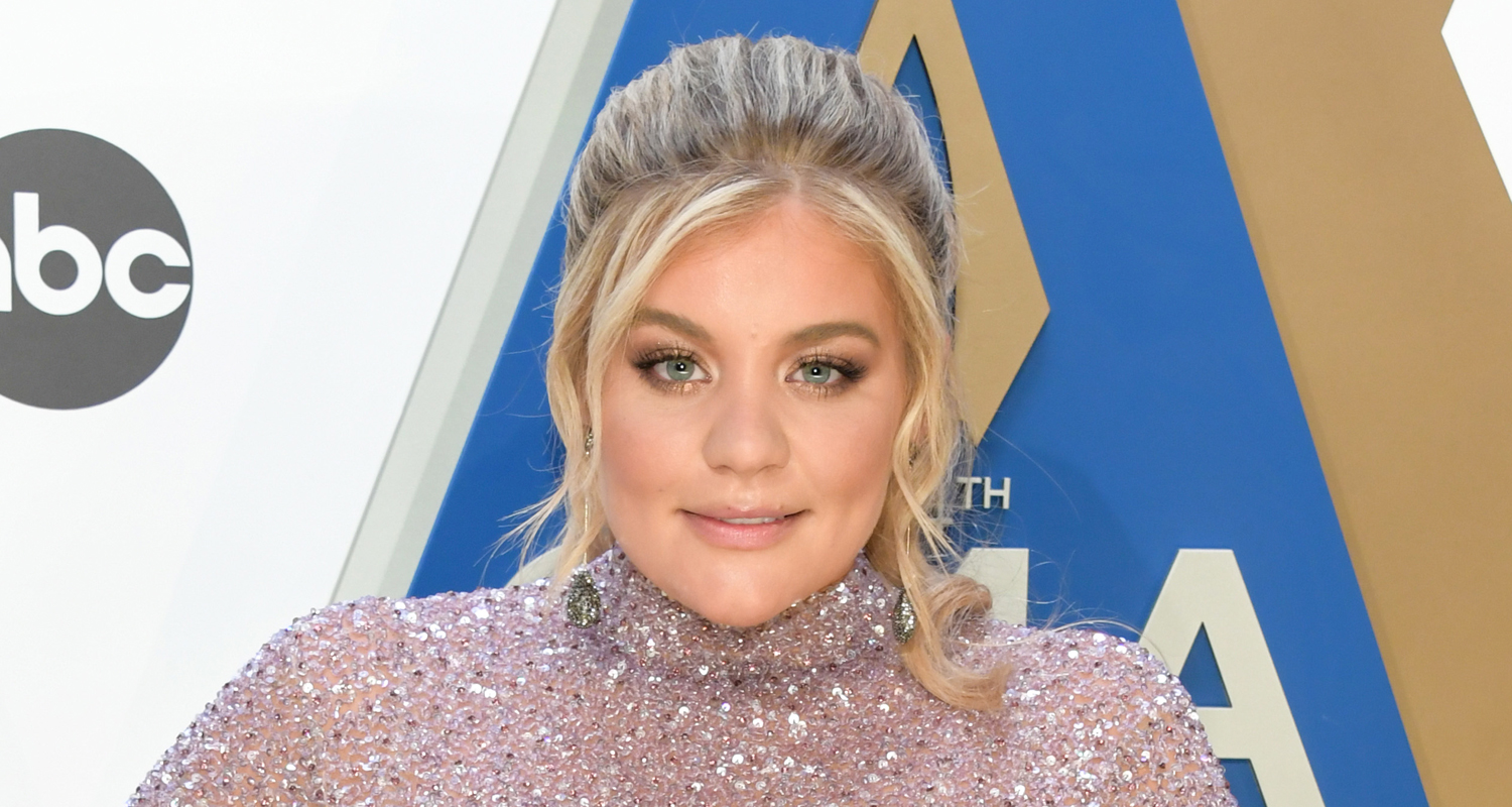 Country Music Star Lauren Alaina Revealed Shes Engaged While On Stage Engaged Lauren Alaina 