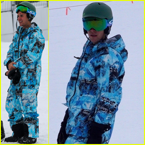Justin Bieber Snowboards Into 2023 During Aspen Vacation