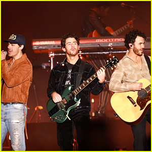 Jonas Brothers rock Thanksgiving halftime performance — a year