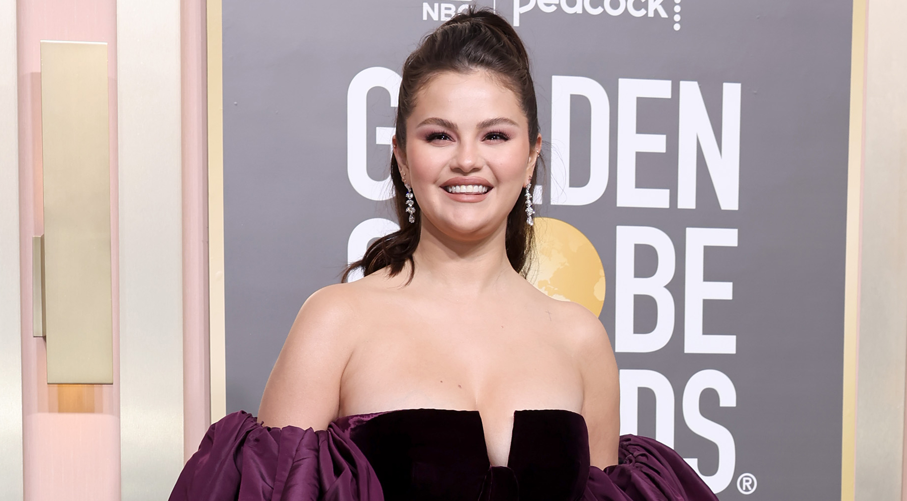 Selena Gomez is All Smiles While Arriving for Golden Globes 2023 2023