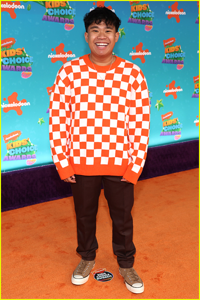 SeanDoesMagic on the Kids' Choice Awards Orange Carpet
