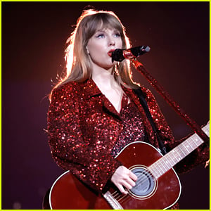 https://cdn.justjaredjr.com/wp-content/uploads/headlines/2023/04/taylor-swift-reveals-she-cut-her-hand-backstage-during-a-recent-concert.jpg