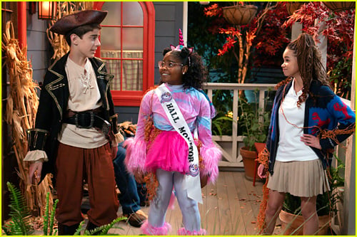 Janice LeAnn Brown in Wizards Beyond Waverly Place season 1