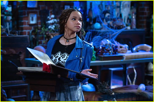 Janice LeAnn Brown in Wizards Beyond Waverly Place season 1